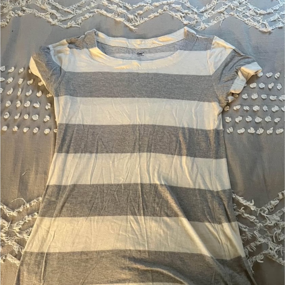 Gap t-shirts (2)